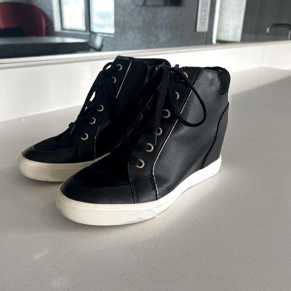 Aldo Women’s Black Leather Heeled Sneaker with side zip - Size 8 - Suede top